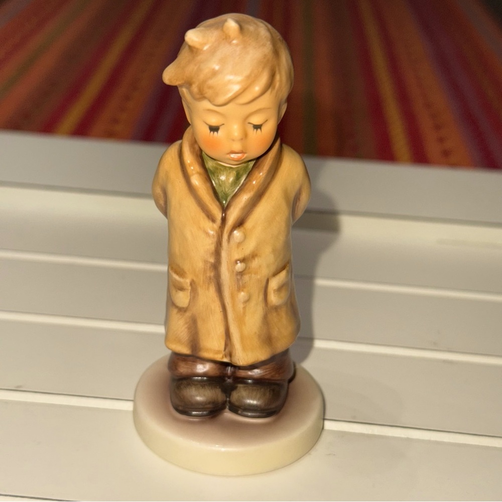 Goebel Hummel #1995 “Too shy to sing”. HUM 845. 4” in original box TMK 8